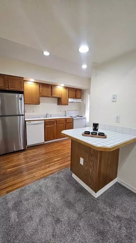 1530 E 14th St, Tulsa, OK 74120