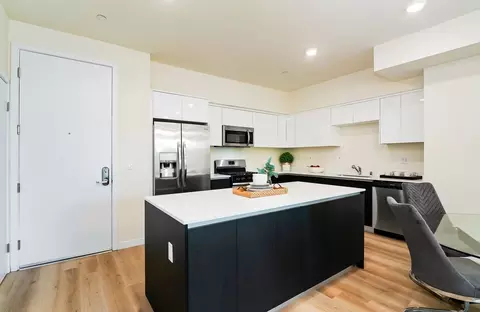 5252 Willowcrest Ave, North Hollywood, CA 91601