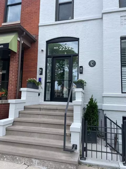 2252 N Clark St, Chicago, IL 60614