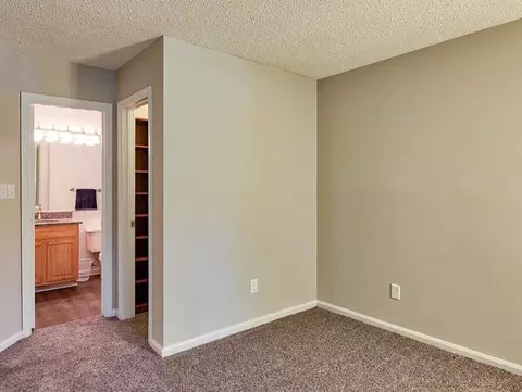 101 Little Bay Ave, Yorktown, VA 23693