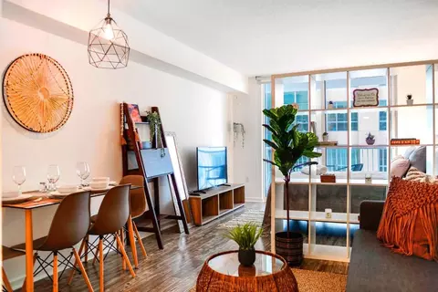 1 NW 12th St, Miami, FL 33136