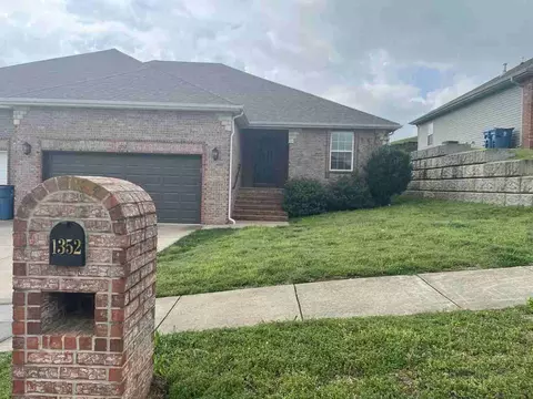 1350 W Kirkwood St, Ozark, MO 65721