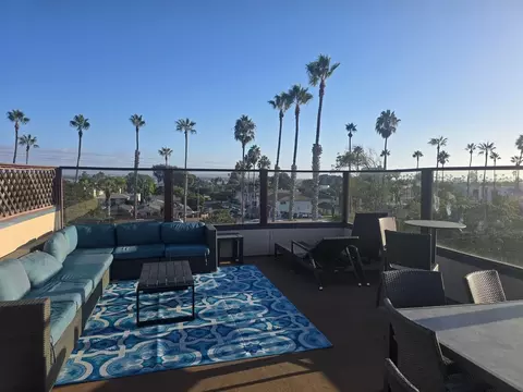 1111 Hornblend St, San Diego, CA 92109