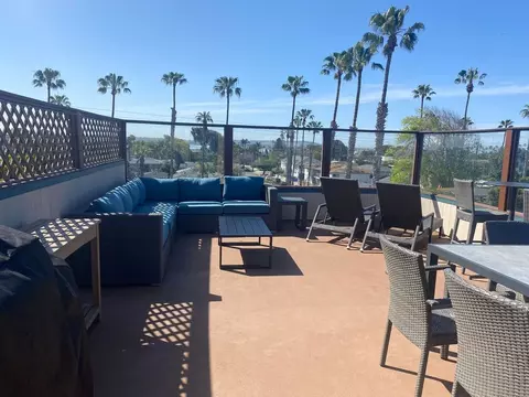 1111 Hornblend St, San Diego, CA 92109