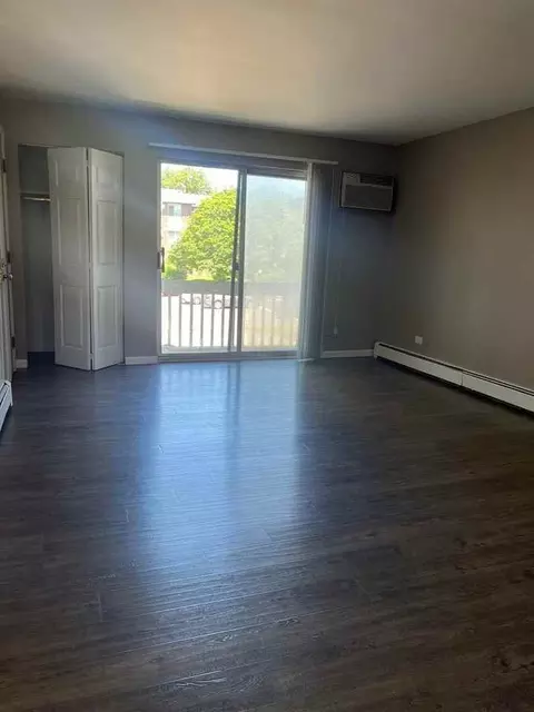 2234 W Nichols Rd, Arlington Heights, IL 60004