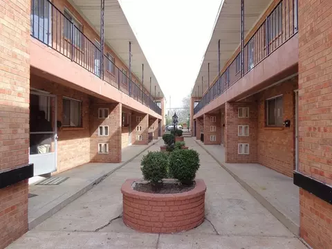 4375 Chippewa St, Saint Louis, MO 63116