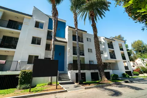 2039 N Las Palmas Ave, Los Angeles, CA 90068