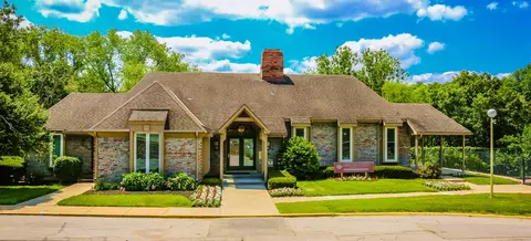 9355 Bales Dr, Kansas City, MO 64132