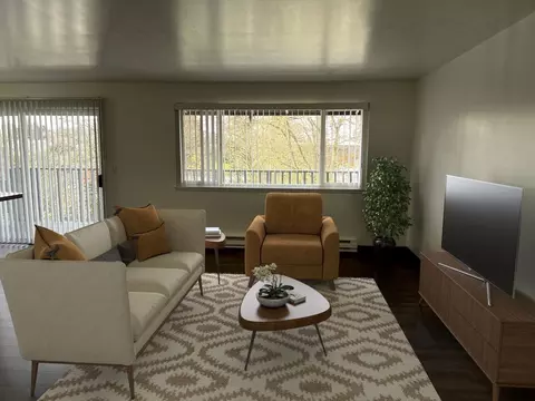 15250 10th Ave SW, Burien, WA 98166