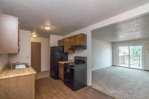 2068 Prairie Ave, Dickinson, ND 58601