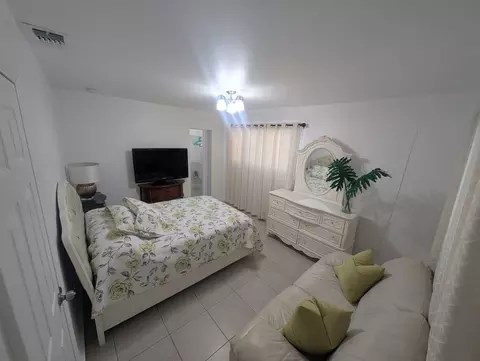 8000 N Kendall Dr, Miami, FL 33156