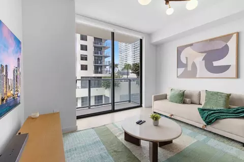 11 NE 6th St, Miami, FL 33132