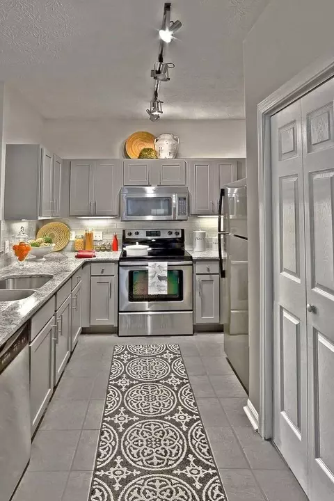 240 E Belle Isle Rd, Atlanta, GA 30342
