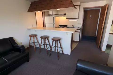 230 W Lakelawn Pl, Madison, WI 53703