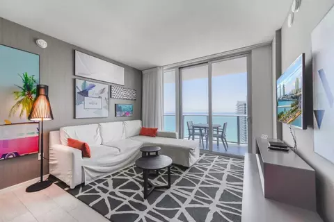 S Ocean Dr, Hollywood, FL 33019