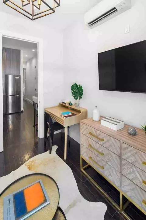 200 E 11th St, New York, NY 10003