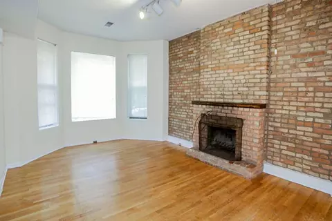 933 W Fletcher St, Chicago, IL 60657