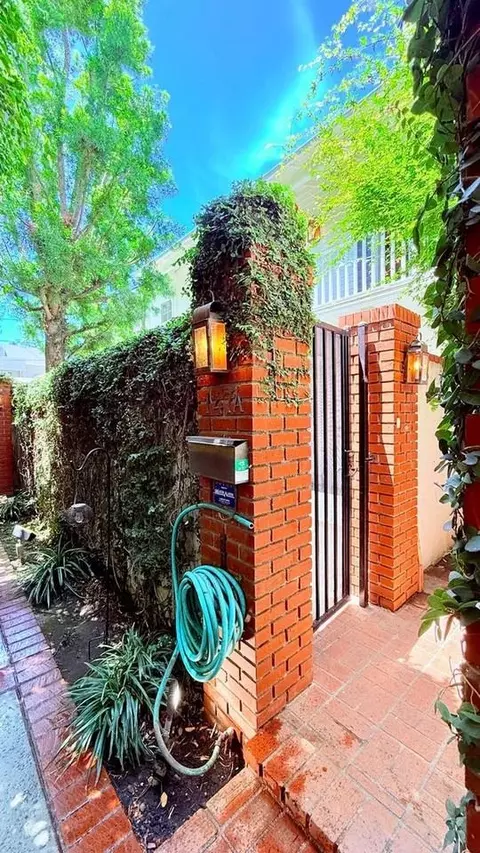 145 147 South Camden Dr, Beverly Hills, CA 90212 photo 4