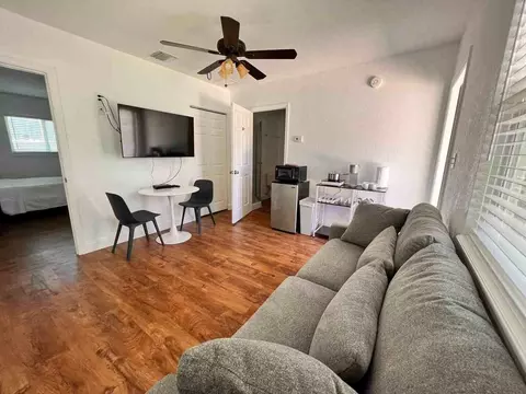 310 24th Ave N, Saint Petersburg, FL 33704