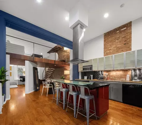 200 E 11th St, New York, NY 10003