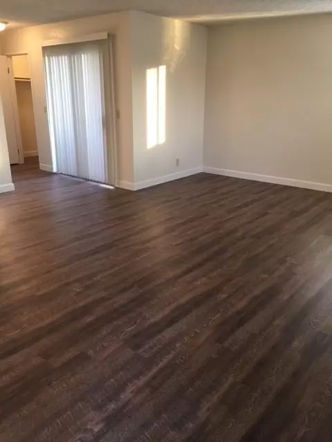 333 E Cinnamon Dr, Lemoore, CA 93245