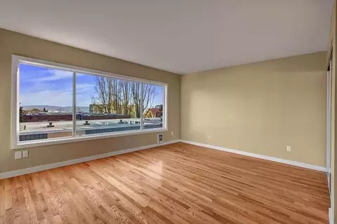 1221 Queen Anne Ave N, Seattle, WA 98109