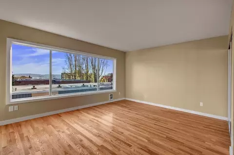 1221 Queen Anne Ave N, Seattle, WA 98109