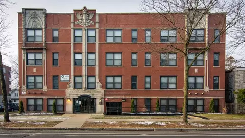 7836 S South Shore Dr, Chicago, IL 60649