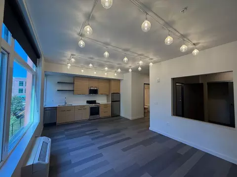 1030 Ferry St, Eugene, OR 97401 photo 3