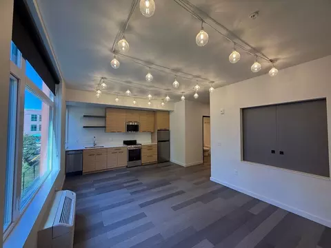 1030 Ferry St, Eugene, OR 97401 photo 4