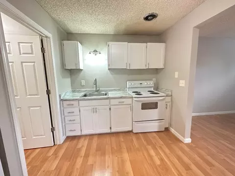 12540 SE Powell Blvd, Portland, OR 97236