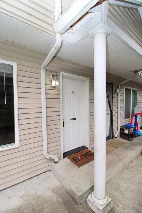 12008 SE Pine St, Portland, OR 97216