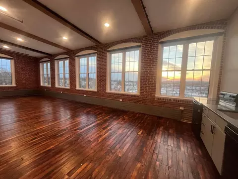 252 Willow St, Manchester, NH 03103