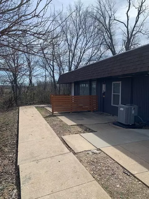 10561 Cypress Ave, Kansas City, MO 64137