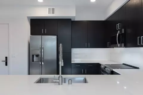 200 Infinity Way, Mountain View, CA 94043 photo 3