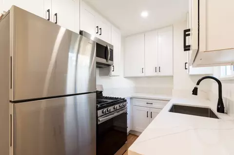 135 137 Broadway, Costa Mesa, CA 92627