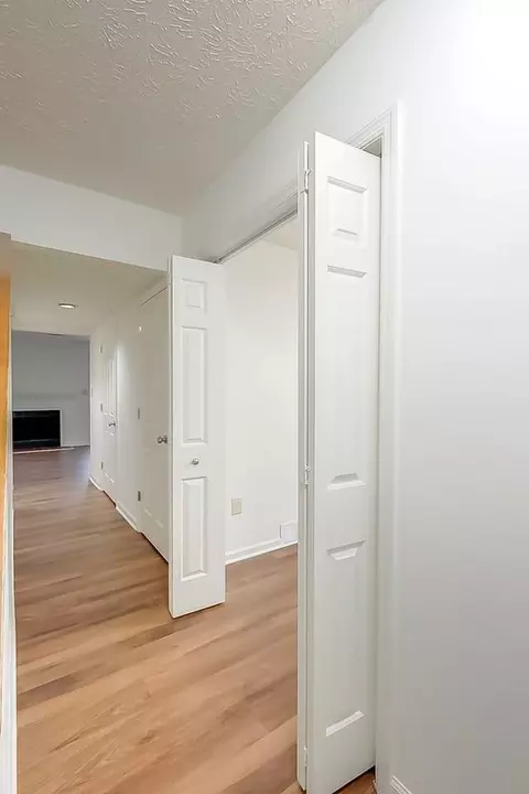 Laredo Dr, Lexington, KY 40517