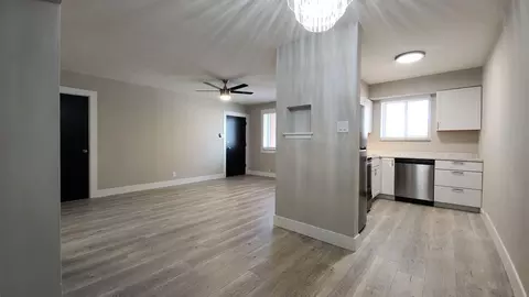 7880 Big Bend Blvd, Webster Groves, MO 63119