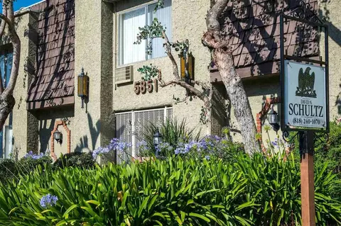 5851 Hazeltine Ave, Van Nuys, CA 91401