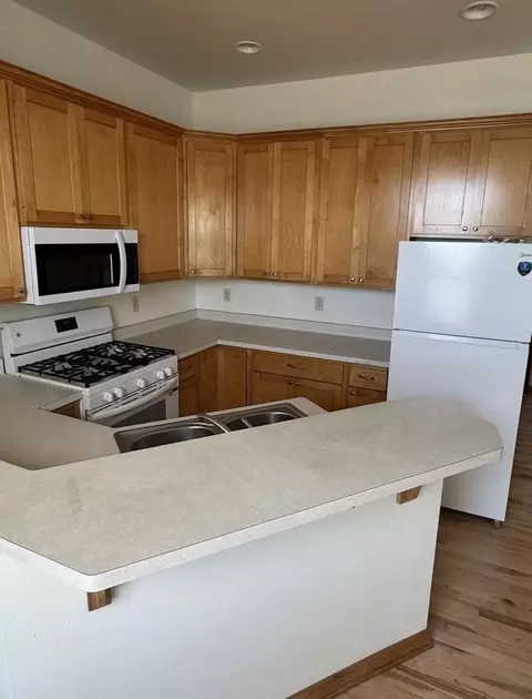 2188 S Robinson Ave, Milwaukee, WI 53207