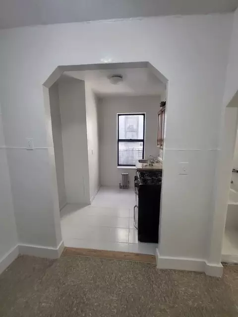 490 E 189th St, Bronx, NY 10458