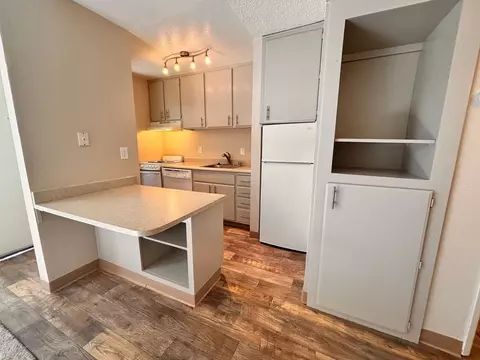 5915 Kenneth Ave, Carmichael, CA 95608
