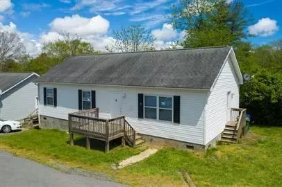 Regan Ln, Asheville, NC 28806