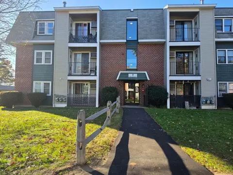 2 Knights Bridge Dr, Nashua, NH 03063