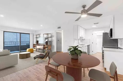 5807 Laurel Canyon Blvd, Los Angeles, CA 91607