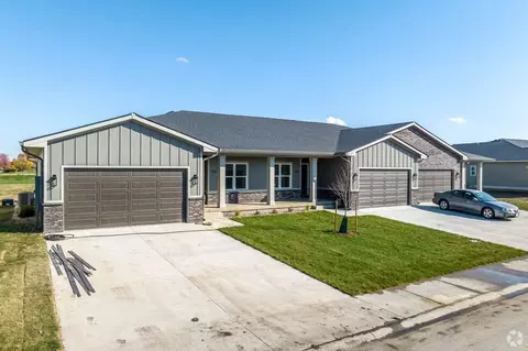 105 S Marigold Ave, West Des Moines, IA 50266