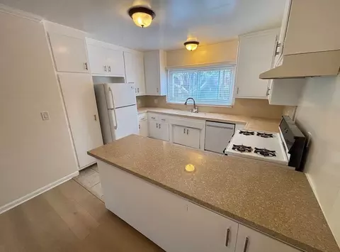 8330 W Manchester Ave, Los Angeles, CA 90293