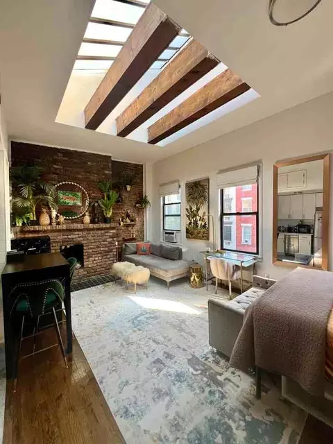 200 E 11th St, New York, NY 10003