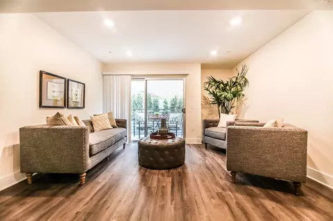 5026 Rosewood Ave, Los Angeles, CA 90004