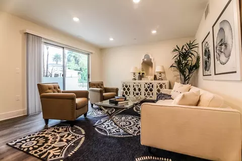 5026 Rosewood Ave, Los Angeles, CA 90004
